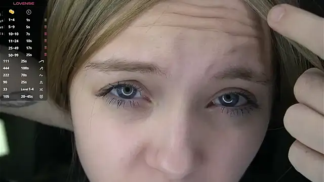 BarbaraViggiani online show from October 30, 2025, 5:02 pm