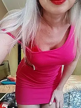 Snapshot of SelinaLovqx chatting on November 3, 2025, 9:32 am SelinaLovqx online show from November 3, 2025, 9:32 am