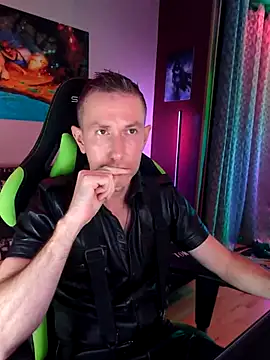 Gamerinleather online show from October 24, 2025, 5:53 pm