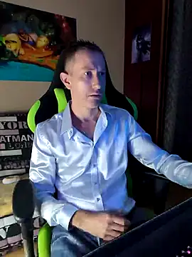 Gamerinleather online show from October 25, 2025, 7:38 am