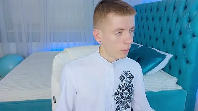 Snapshot of Cristian__Dior chatting on February 8, 2026, 12:52 pm Cristian Dior online show from February 8, 2026, 12:52 pm