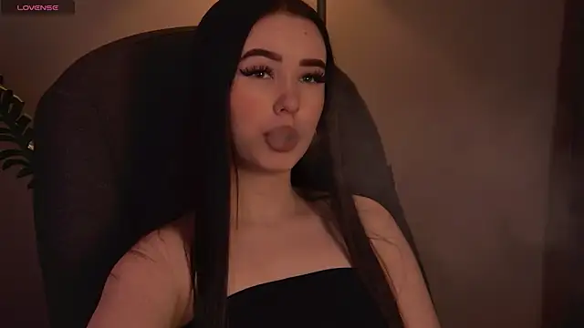 EricaKors online show from April 8, 2026, 3:45 pm