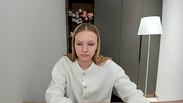 ElissaGlod online show from October 23, 2025, 6:45 am