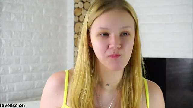 ElissaGlod online show from November 3, 2025, 12:17 pm