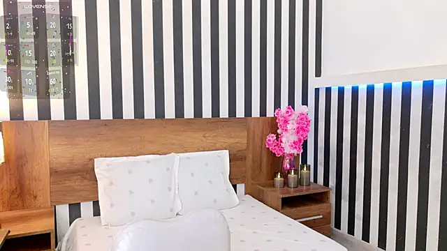 sussiestrawberry online show from October 25, 2025, 5:04 am