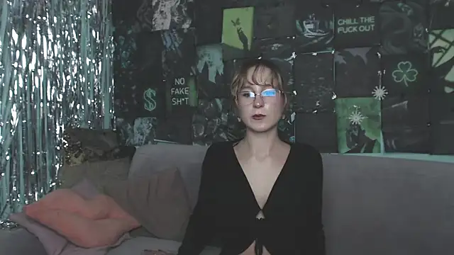 Snapshot of AlishaKellyi chatting on November 1, 2025, 2:08 pm AlishaKellyi online show from November 1, 2025, 2:08 pm