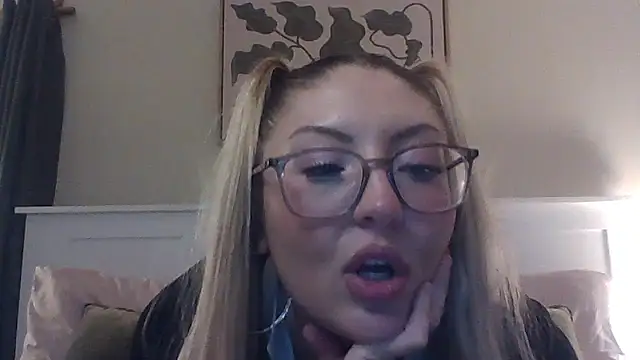 Snapshot of assstrogirl chatting on November 9, 2025, 5:17 am assstrogirl online show from November 9, 2025, 5:17 am