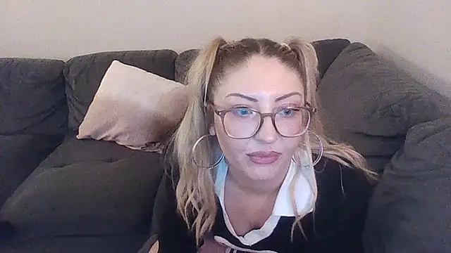 Snapshot of assstrogirl chatting on November 9, 2025, 5:22 pm assstrogirl online show from November 9, 2025, 5:22 pm