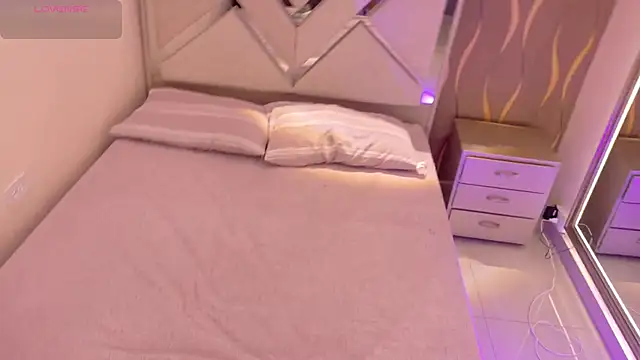 iam nicolle online show from February 14, 2026, 1:52 pm