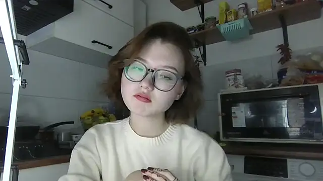 LilysTaylor online show from October 27, 2025, 3:27 pm