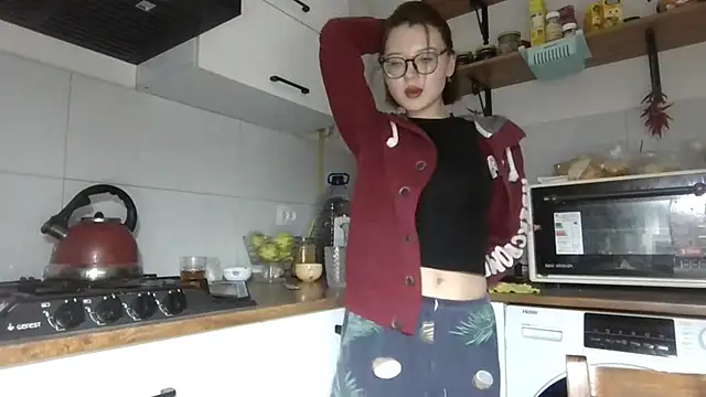 LilysTaylor online show from October 31, 2025, 2:51 pm