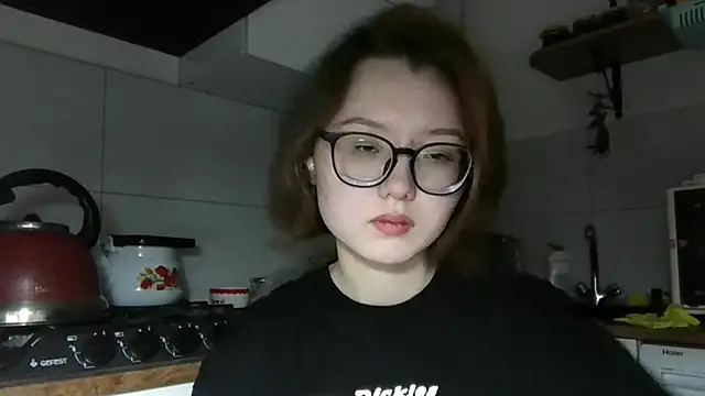 LilysTaylor online show from November 1, 2025, 4:09 pm