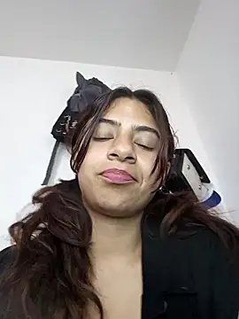 Lunatemptress4 online show from April 25, 2026, 1:36 pm