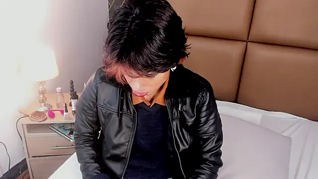 Snapshot of RonaldThompson_ chatting on October 27, 2025, 7:40 pm RonaldThompson online show from October 27, 2025, 7:40 pm