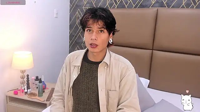 Snapshot of RonaldThompson_ chatting on October 28, 2025, 8:00 pm RonaldThompson online show from October 28, 2025, 8:00 pm