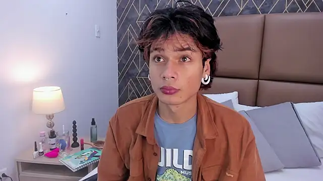 Snapshot of RonaldThompson_ chatting on October 29, 2025, 7:15 pm RonaldThompson online show from October 29, 2025, 7:15 pm