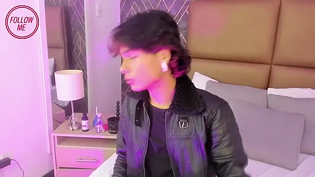 Snapshot of RonaldThompson_ chatting on November 14, 2025, 2:05 pm RonaldThompson online show from November 14, 2025, 2:05 pm