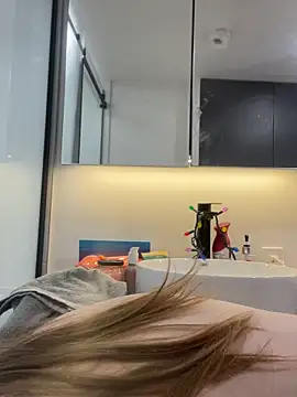 elliepixie online show from December 22, 2025, 12:46 pm