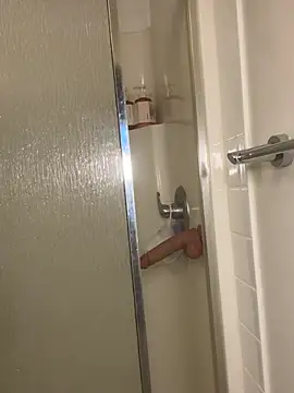 elliepixie online show from April 6, 2026, 11:27 pm