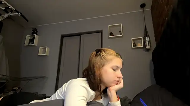 Snapshot of CarmaDiza chatting on October 25, 2025, 11:07 am CarmaDiza online show from October 25, 2025, 11:07 am