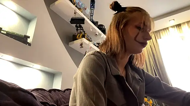 Snapshot of CarmaDiza chatting on October 31, 2025, 10:05 am CarmaDiza online show from October 31, 2025, 10:05 am