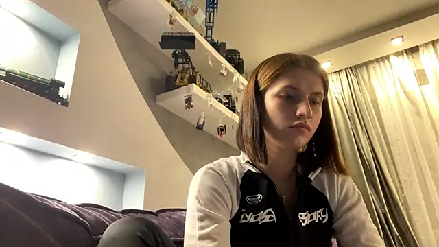 Snapshot of CarmaDiza chatting on November 1, 2025, 4:09 pm CarmaDiza online show from November 1, 2025, 4:09 pm