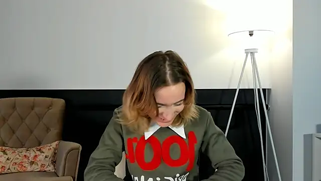 NicolettePebbles online show from October 24, 2025, 12:45 pm