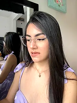 IslaCole online show from November 13, 2025, 8:52 pm