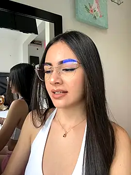 IslaCole online show from November 21, 2025, 9:13 pm