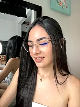 IslaCole online show from November 24, 2025, 9:36 pm