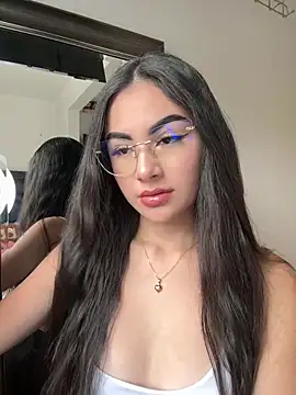 IslaCole online show from March 17, 2026, 8:45 pm