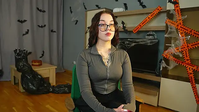 CharleenHosten online show from November 1, 2025, 1:13 pm