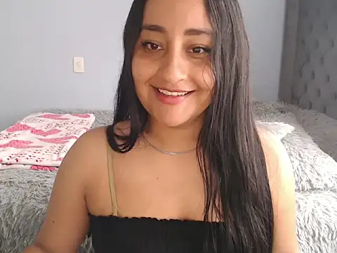 cute8smile online show from December 17, 2025, 3:51 pm