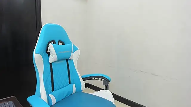 agata18  online show from November 11, 2025, 12:38 pm