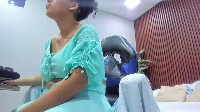 agata18  online show from April 4, 2026, 7:33 pm