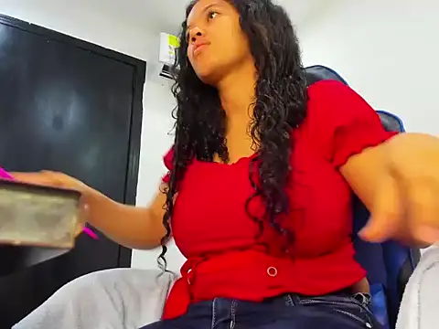 agata18  online show from April 18, 2026, 12:31 pm