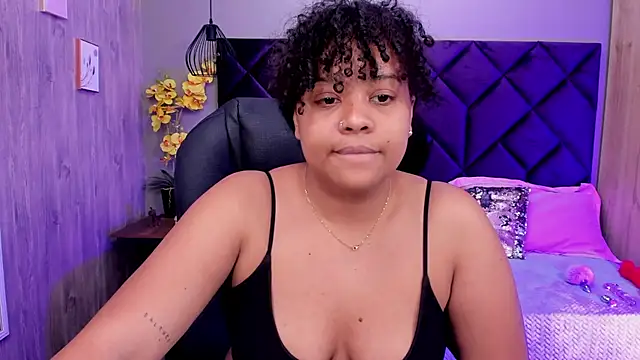 Aisha Linh online show from November 2, 2025, 11:40 pm