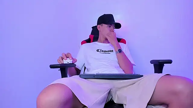 Miguel Cagee1 online show from October 26, 2025, 8:04 pm