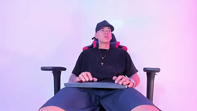 Miguel Cagee1 online show from November 8, 2025, 7:45 pm