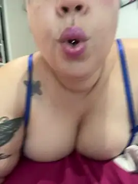 Rheetnena1 online show from February 8, 2026, 6:33 pm