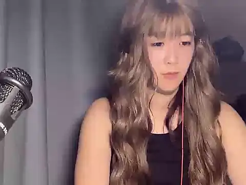 SophiaHu online show from October 27, 2025, 3:49 pm