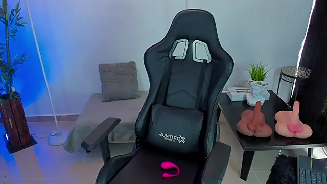 JessicaPratt online show from March 12, 2025, 4:46 pm