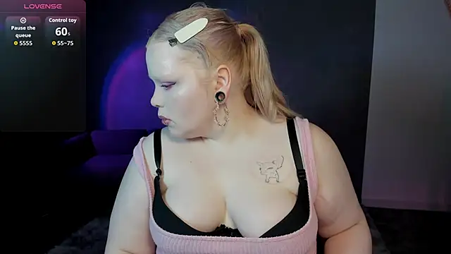 Snapshot of LottieReed chatting on May 20, 2026, 10:10 am LottieReed online show from May 20, 2026, 10:10 am