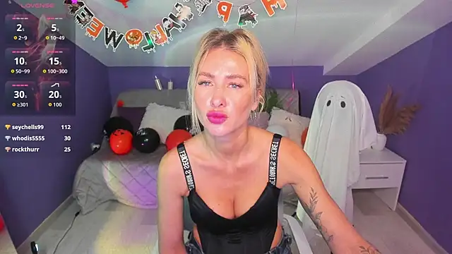 Snapshot of MadamMilly_ chatting on November 1, 2025, 6:37 am MadamMilly online show from November 1, 2025, 6:37 am