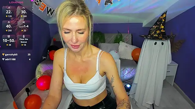 Snapshot of MadamMilly_ chatting on November 3, 2025, 6:36 am MadamMilly online show from November 3, 2025, 6:36 am