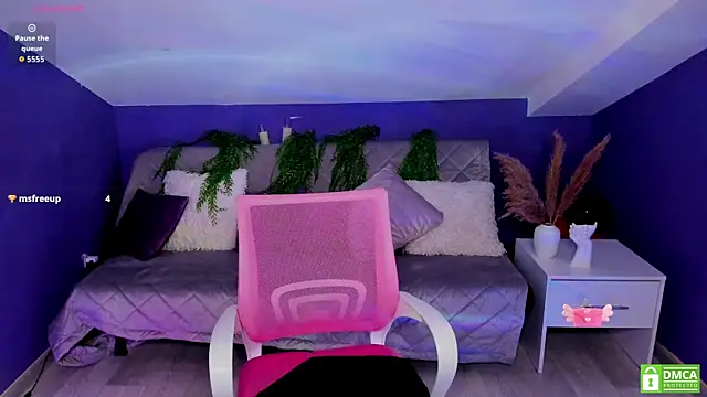 Snapshot of MadamMilly_ chatting on November 15, 2025, 6:22 am MadamMilly online show from November 15, 2025, 6:22 am