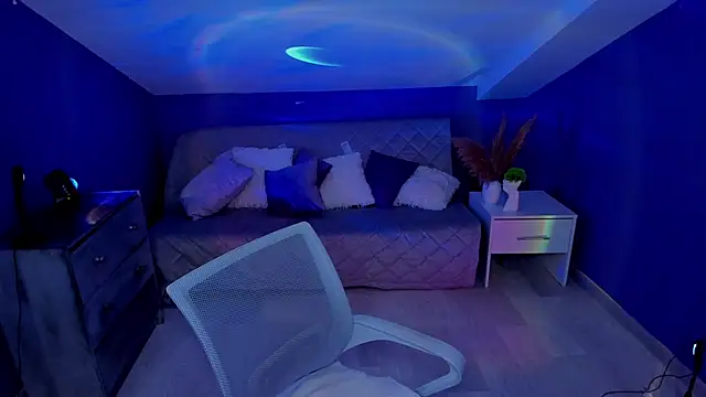 Snapshot of MadamMilly_ chatting on November 26, 2025, 6:47 am MadamMilly online show from November 26, 2025, 6:47 am