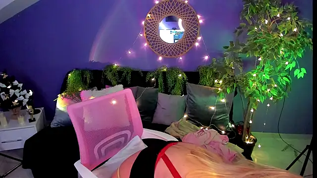 Snapshot of MadamMilly_ chatting on January 15, 2026, 6:07 am MadamMilly online show from January 15, 2026, 6:07 am