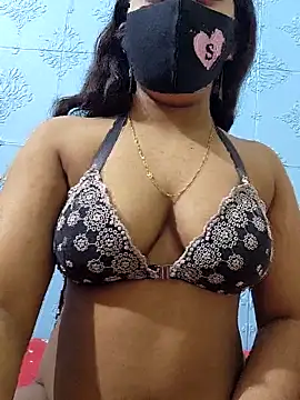 Raisa09 online show from November 3, 2025, 7:04 pm