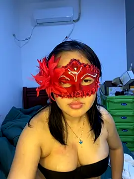 Lona Thien online show from October 31, 2025, 4:52 pm